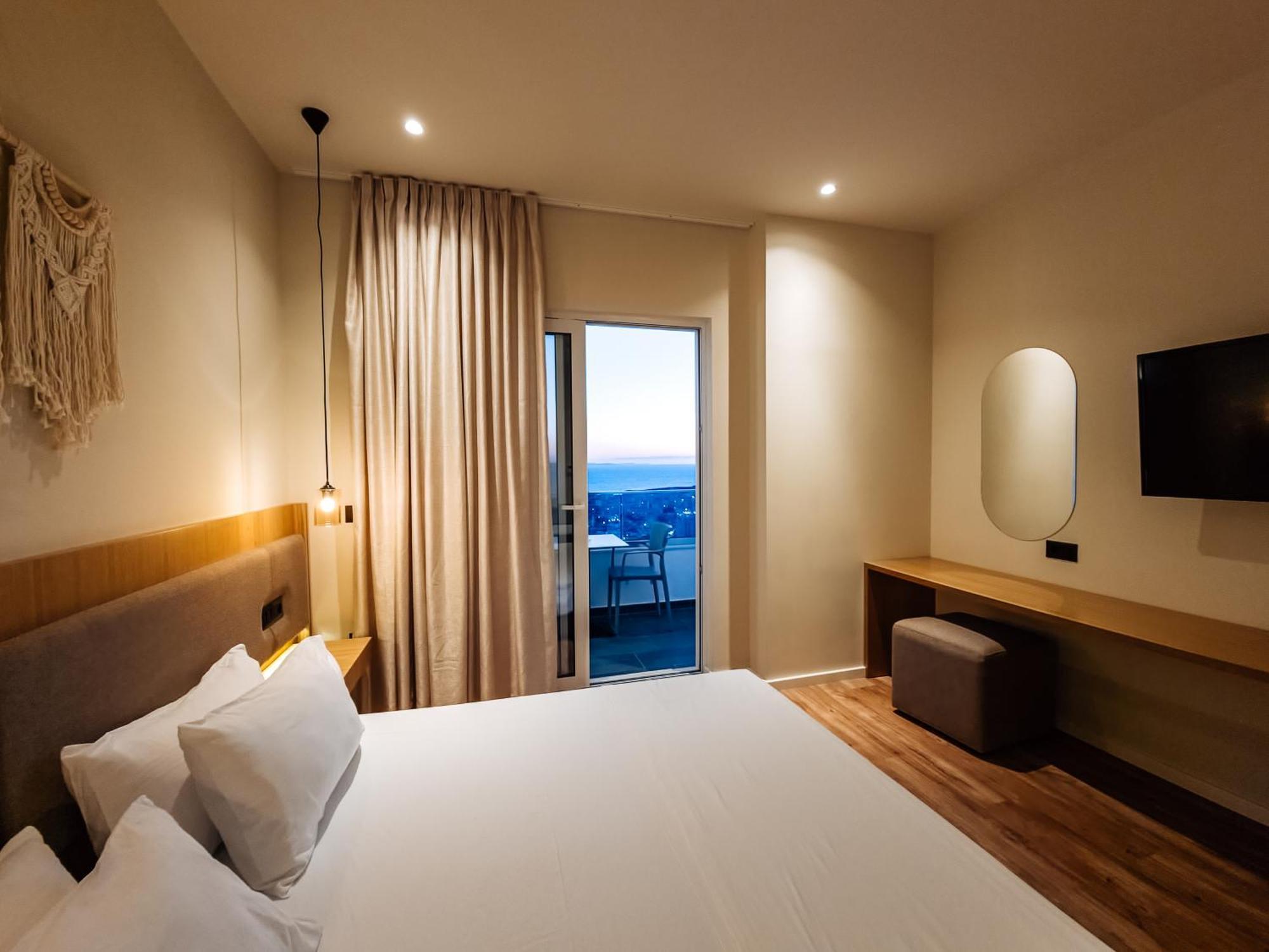 Sunset Shoreline - Sea View - Free Private Parking - Pool Hotel Sarande