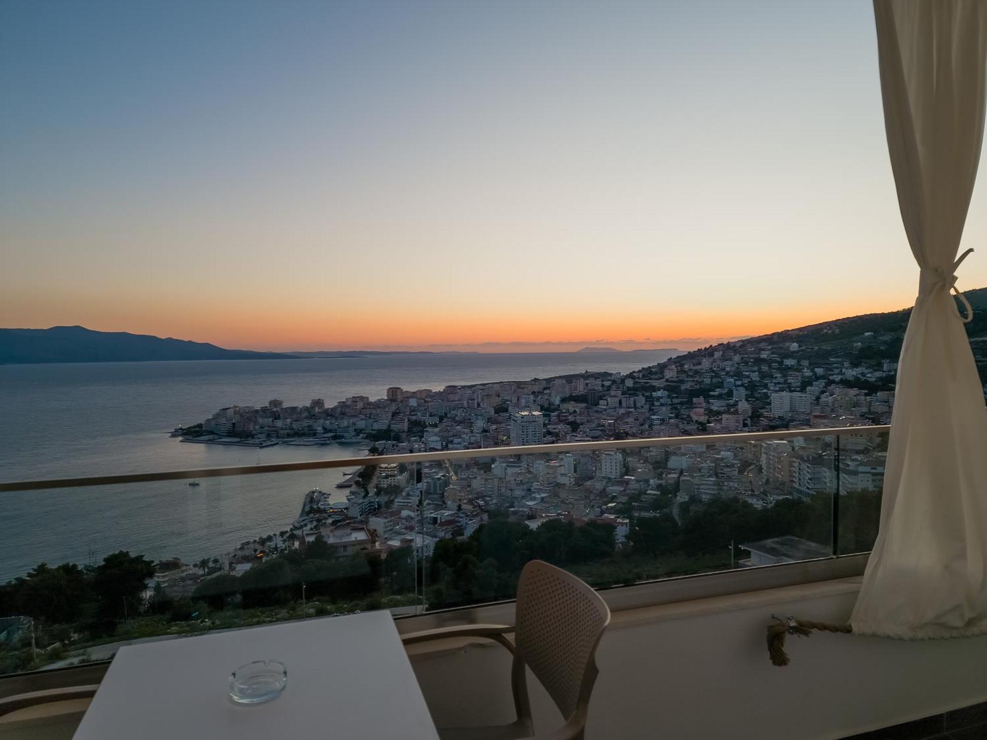 Sunset Shoreline - Sea View - Free Private Parking - Pool 4* Sarande