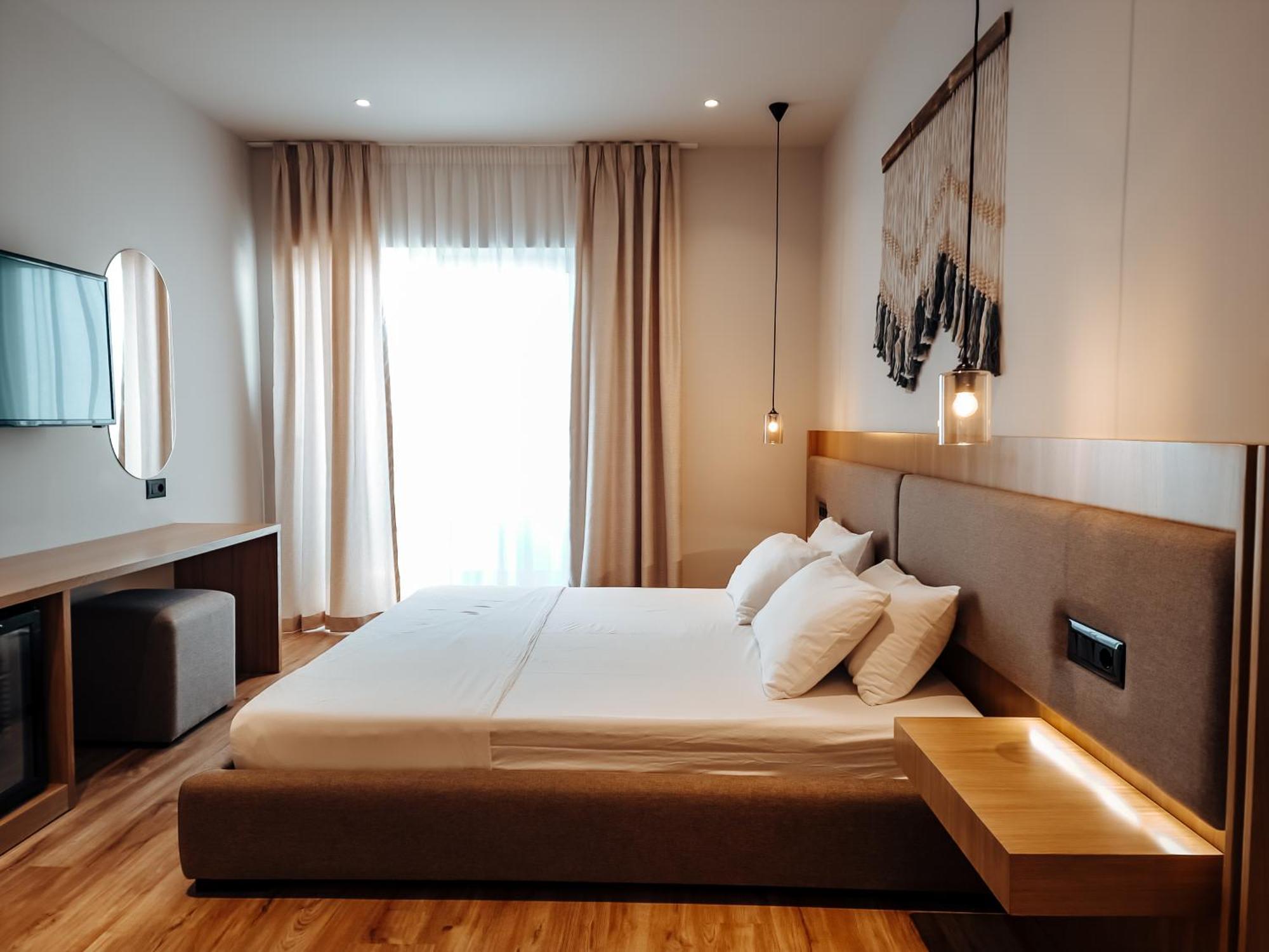 Hotel Sunset Shoreline - Sea View - Free Private Parking - Pool Sarande