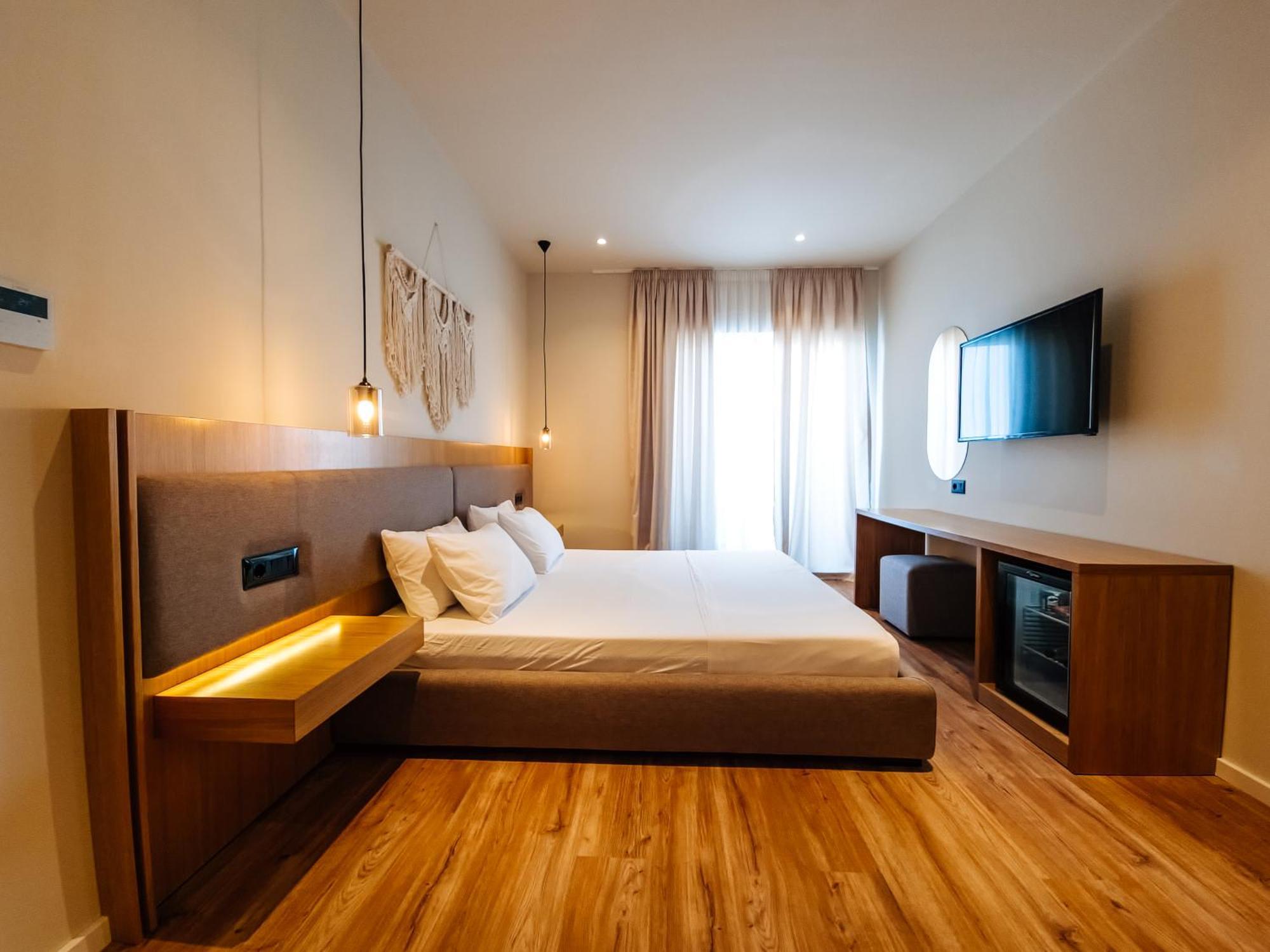 Sunset Shoreline - Sea View - Free Private Parking - Pool Sarande