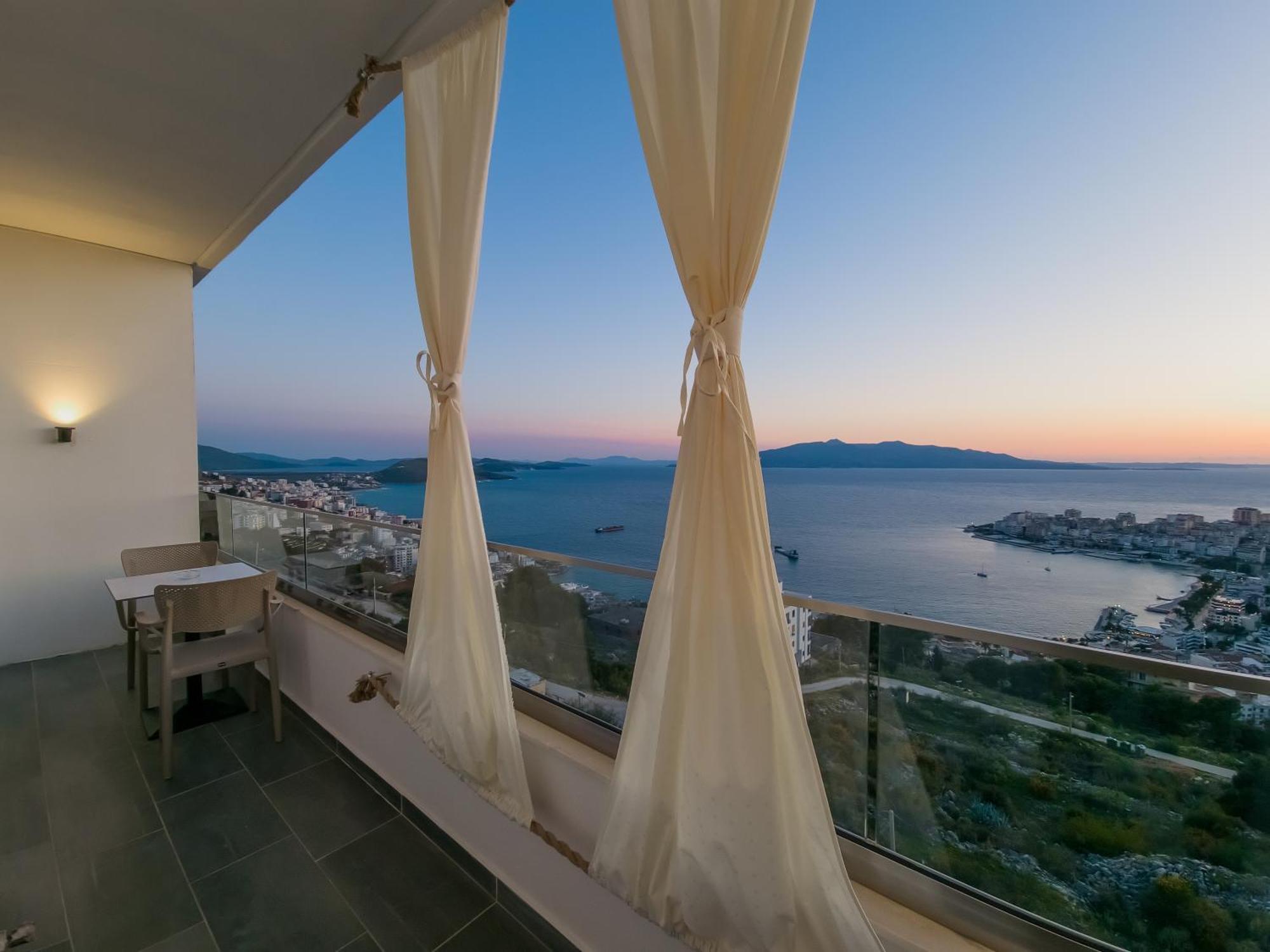 Sunset Shoreline - Sea View - Free Private Parking - Pool Hotel