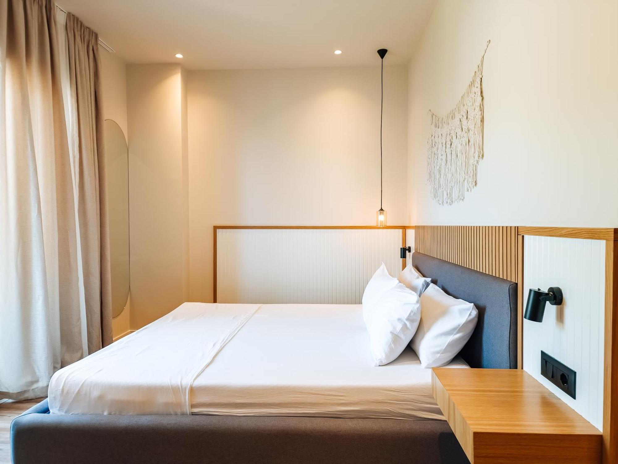 Sunset Shoreline - Sea View - Free Private Parking - Pool Sarande