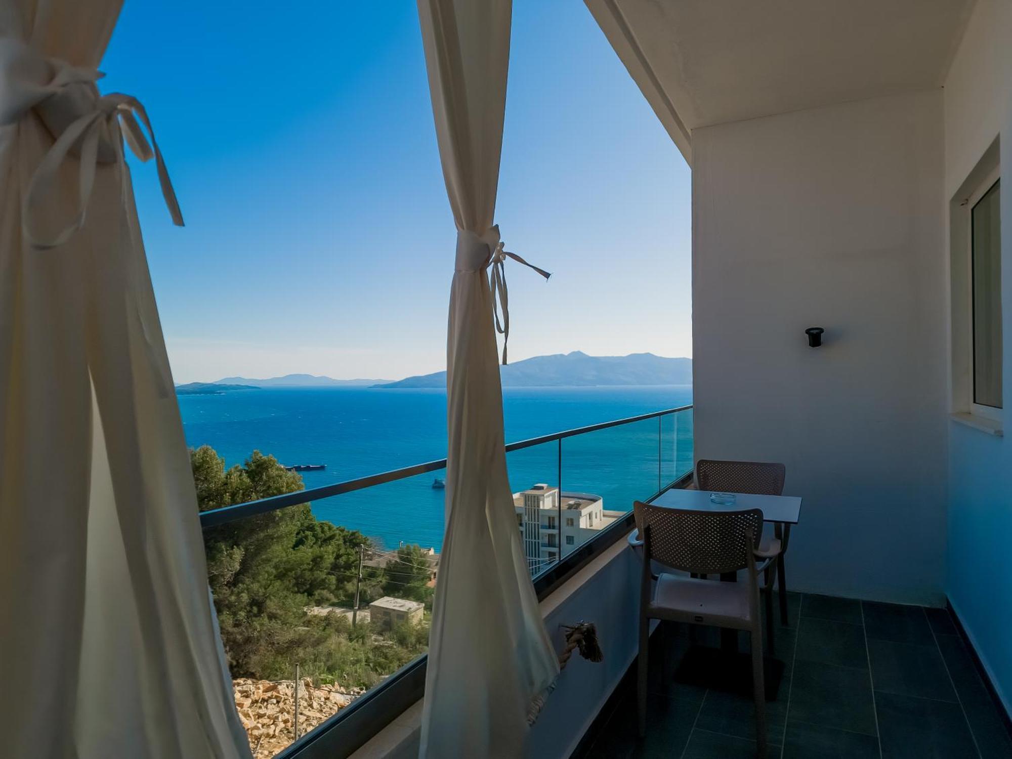 Sunset Shoreline - Sea View - Free Private Parking - Pool 4* Sarande