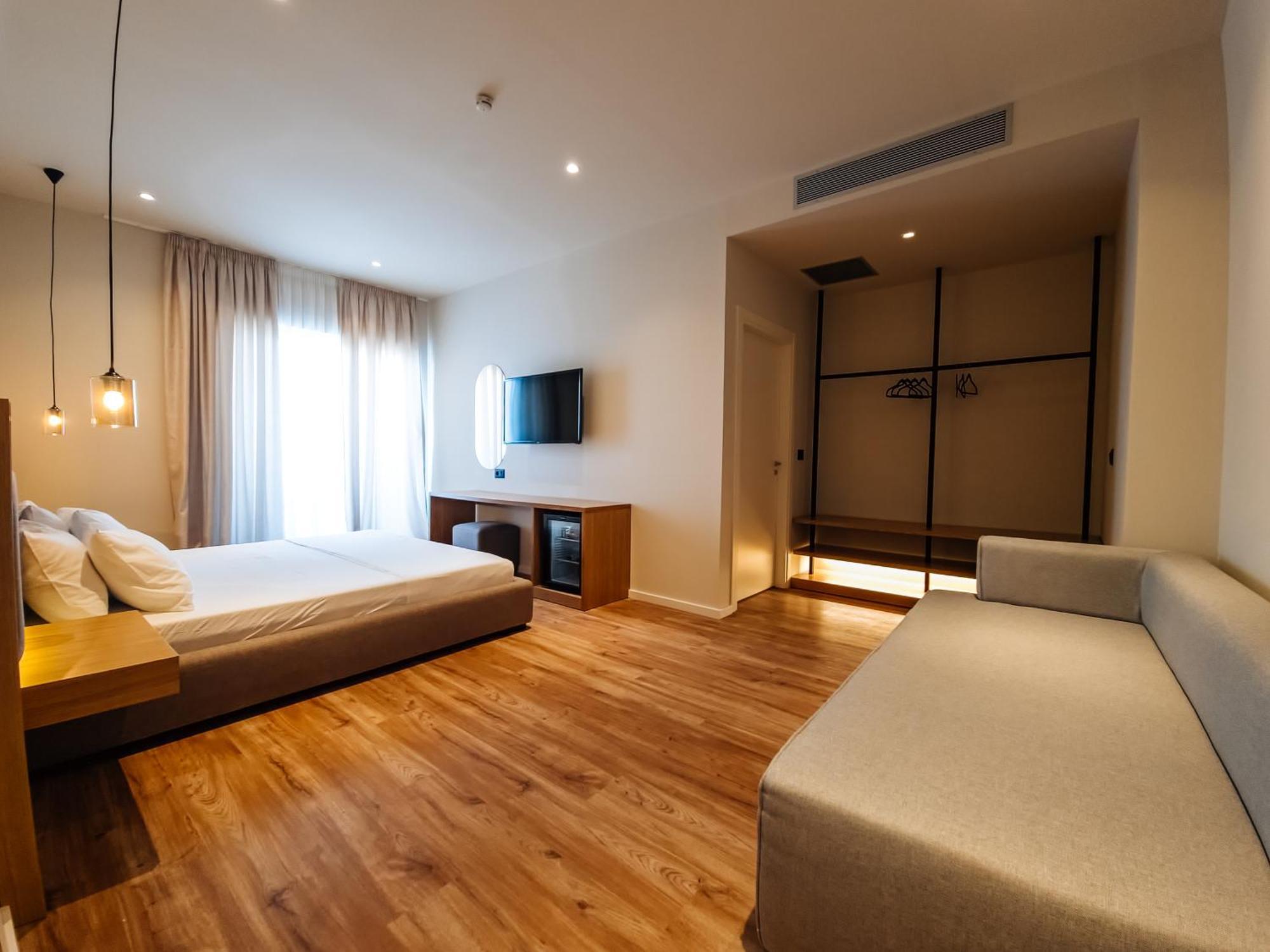 Sunset Shoreline - Sea View - Free Private Parking - Pool