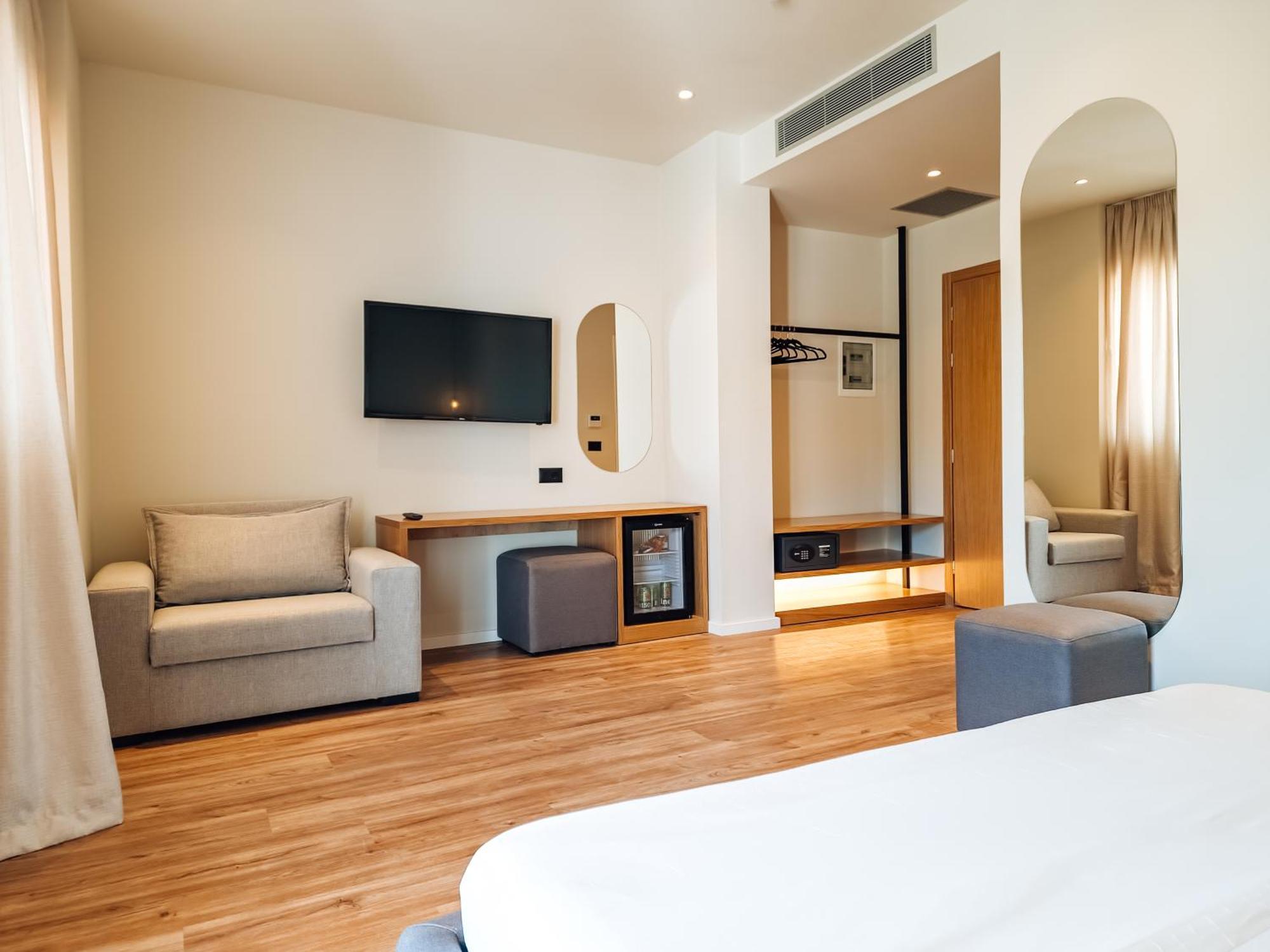 Sunset Shoreline - Sea View - Free Private Parking - Pool 4* Sarande
