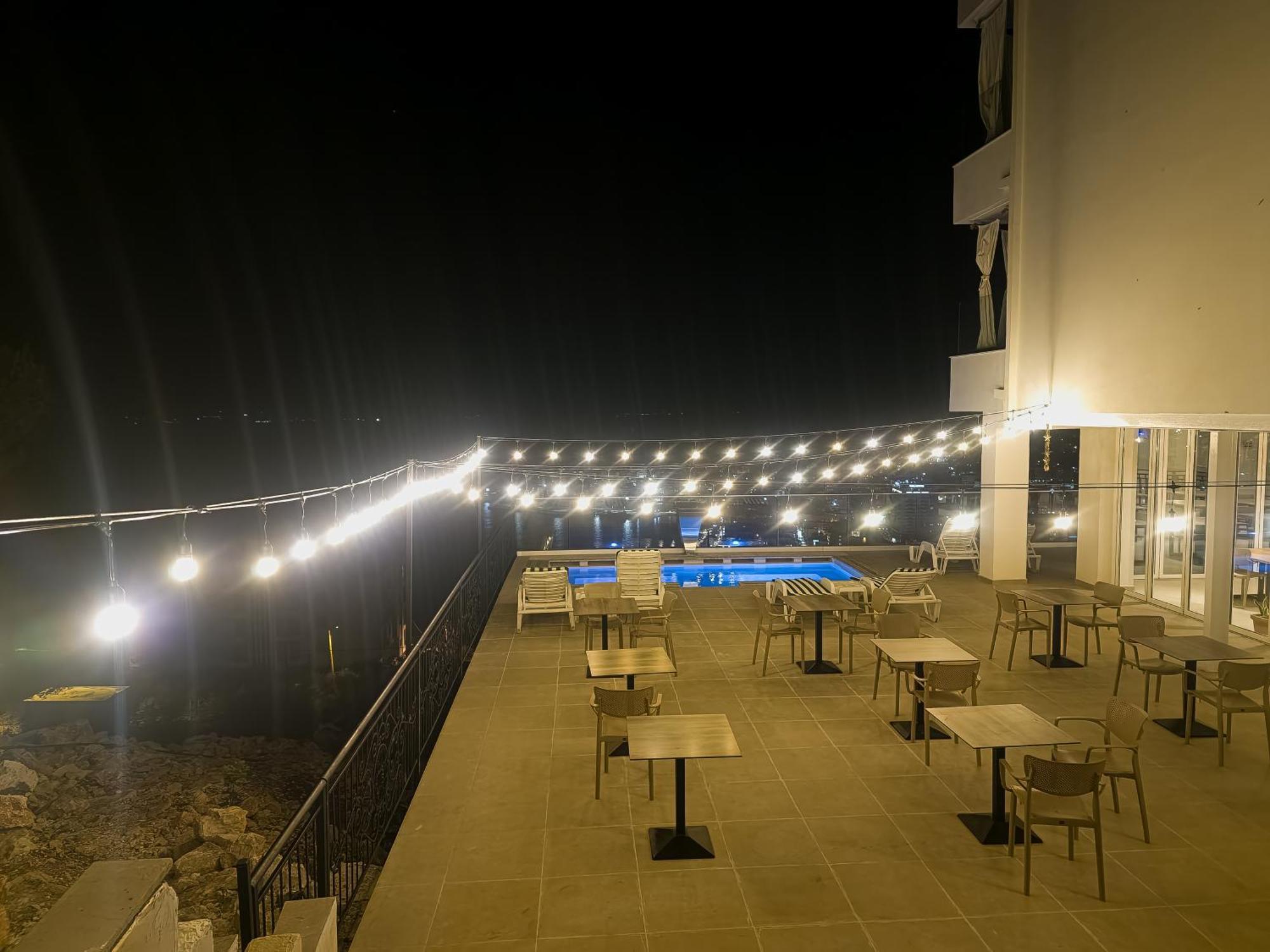 Sunset Shoreline - Sea View - Free Private Parking - Pool 4* Sarande
