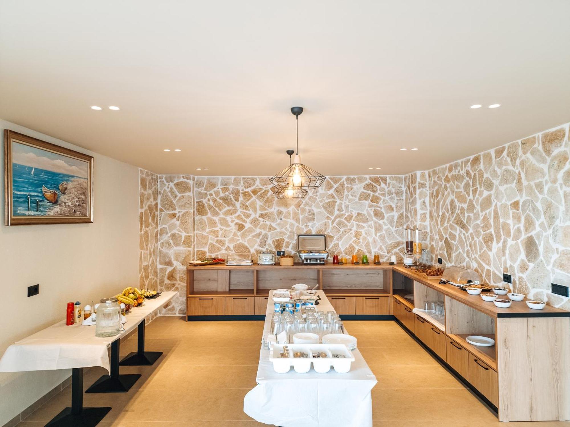Hotel Sunset Shoreline - Sea View - Free Private Parking - Pool
