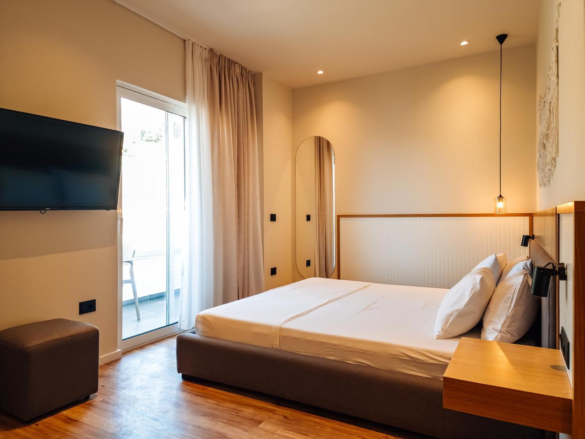Hotel Sunset Shoreline - Sea View - Free Private Parking - Pool 4*