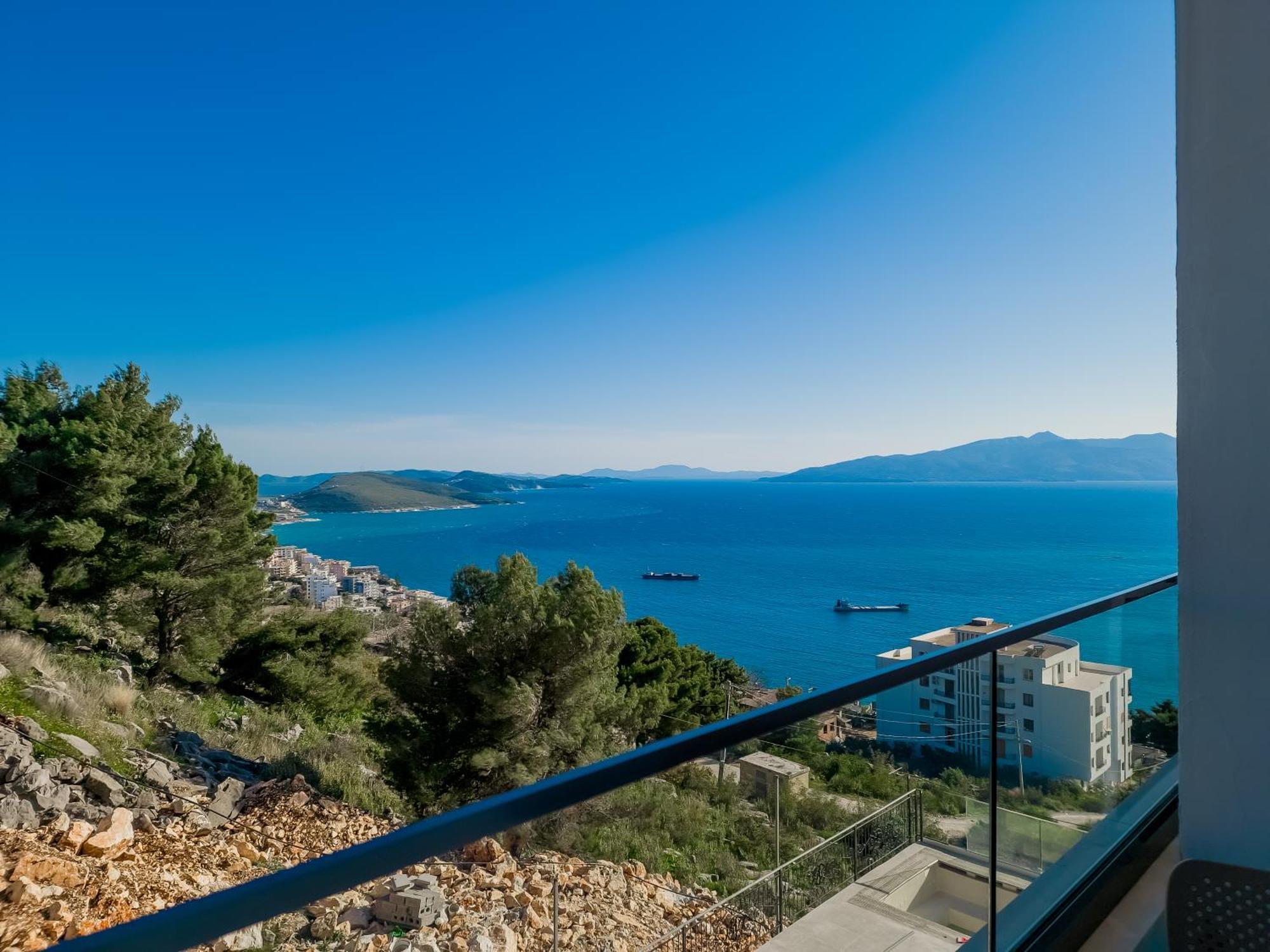Sunset Shoreline - Sea View - Free Private Parking - Pool Saranda