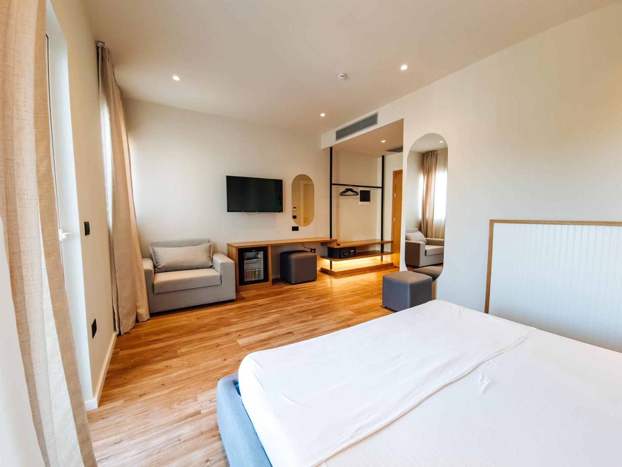 Hotel Sunset Shoreline - Sea View - Free Private Parking - Pool 4*